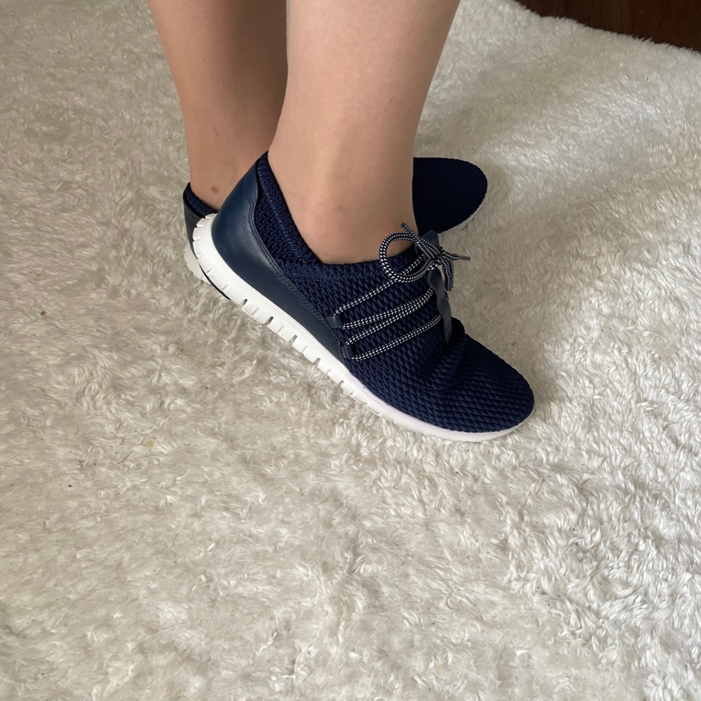 Cute and comfy Sneakers in a like new condition